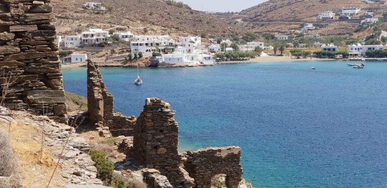 On the Rocks faros Sifnos Greece