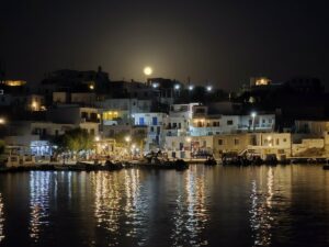 Full moon at On the Rocks Faros Sifnos